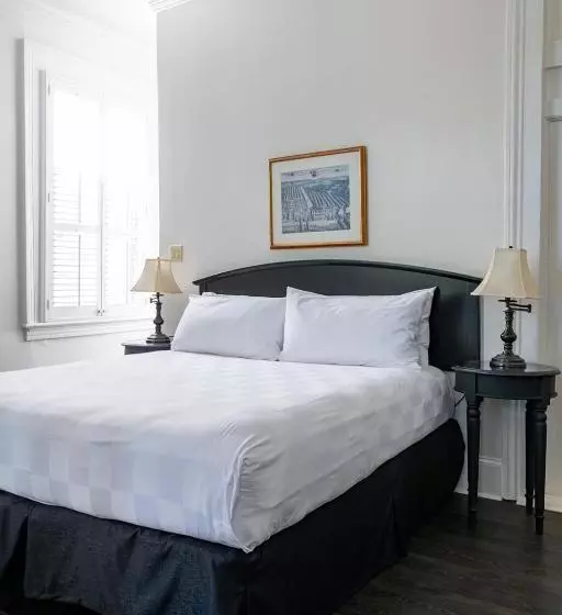 Отель Historic Streetcar Inn