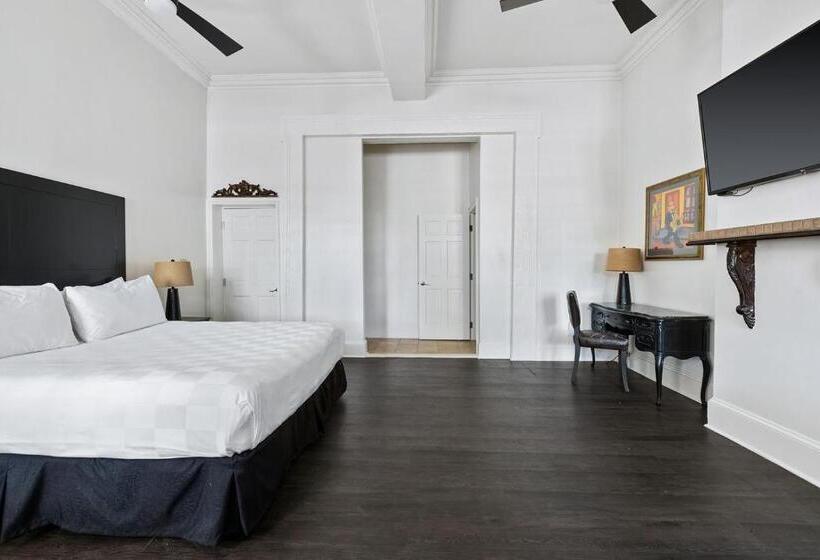 فندق Historic Streetcar Inn