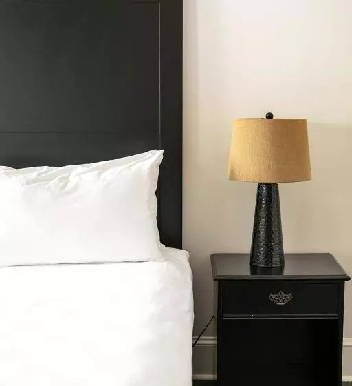 Отель Historic Streetcar Inn