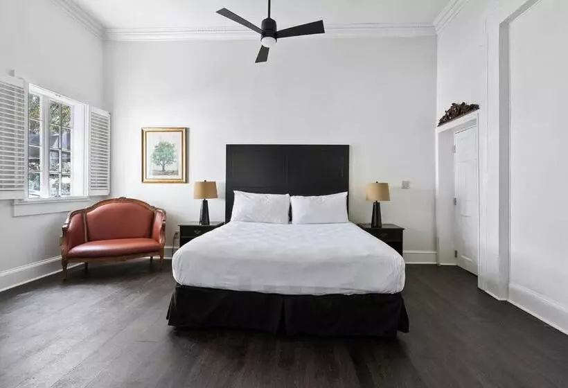 Отель Historic Streetcar Inn