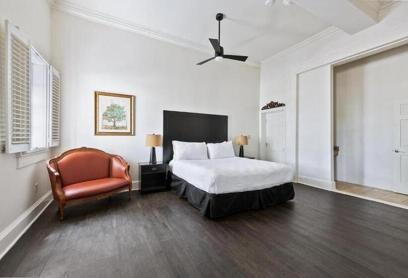 فندق Historic Streetcar Inn