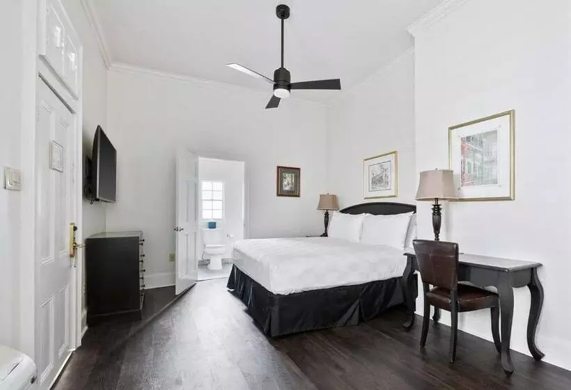 Отель Historic Streetcar Inn