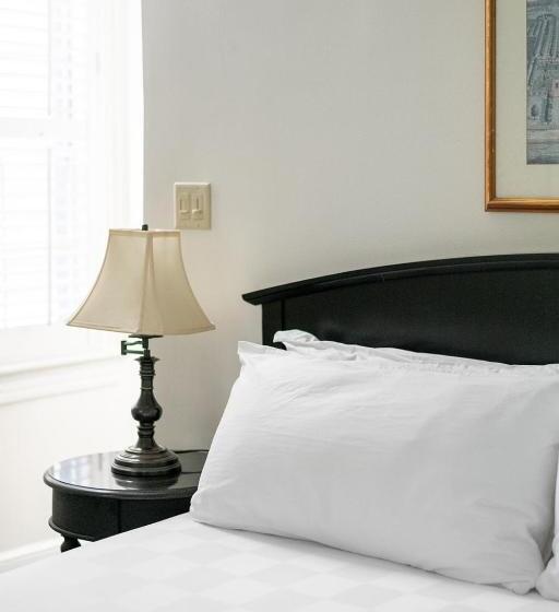 فندق Historic Streetcar Inn