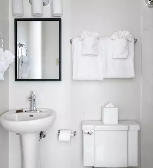 Отель Historic Streetcar Inn