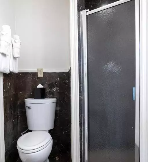 Отель Historic Streetcar Inn