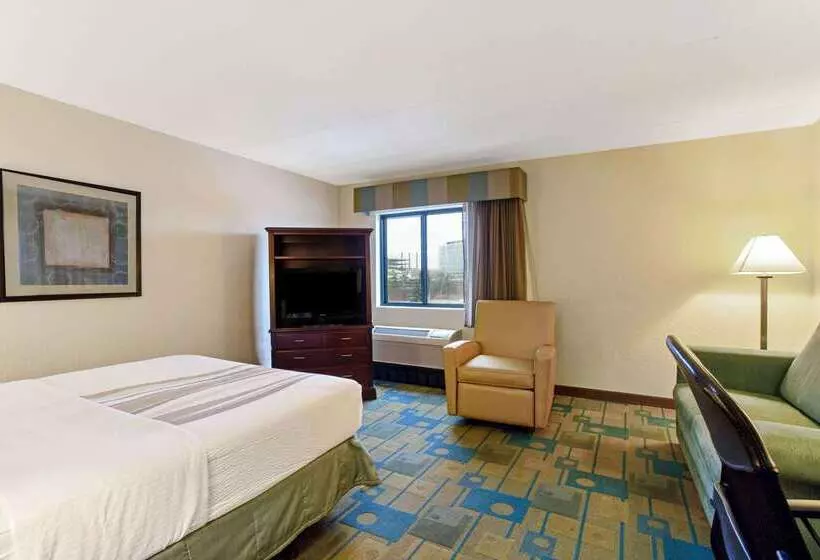 Отель La Quinta By Wyndham Boston Somerville