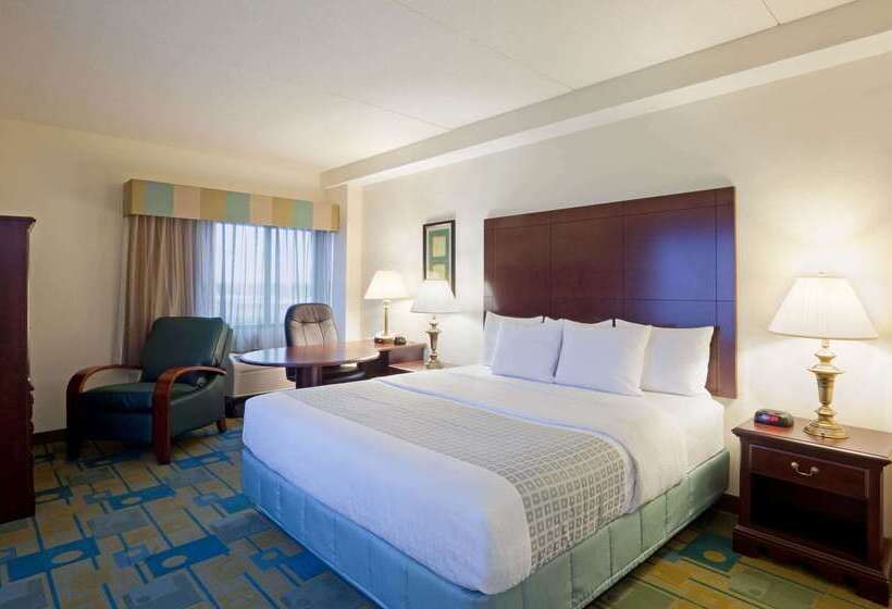 هتل La Quinta By Wyndham Boston Somerville