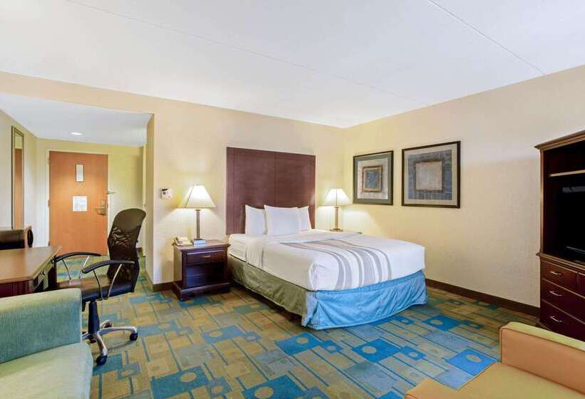 هتل La Quinta By Wyndham Boston Somerville