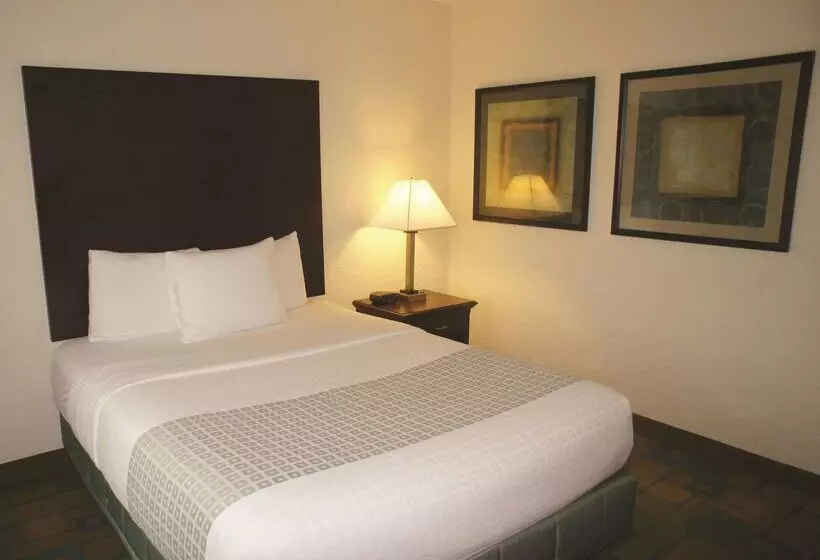 Отель La Quinta By Wyndham Boston Somerville