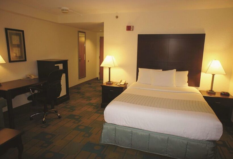 هتل La Quinta By Wyndham Boston Somerville