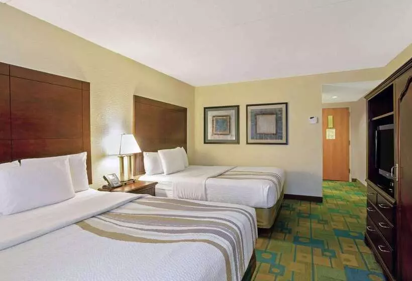 Отель La Quinta By Wyndham Boston Somerville