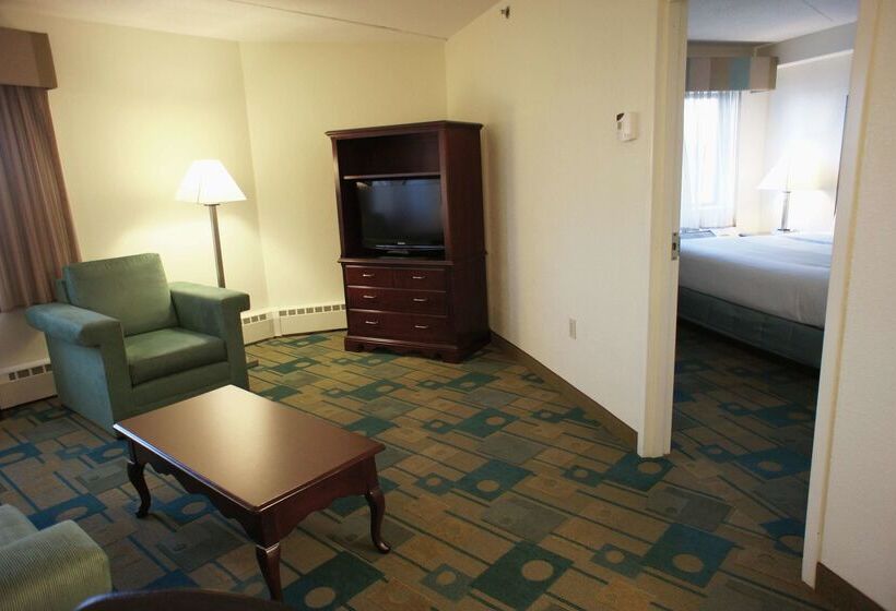 هتل La Quinta By Wyndham Boston Somerville