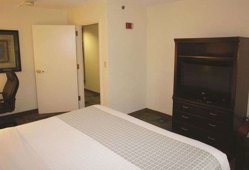 هتل La Quinta By Wyndham Boston Somerville