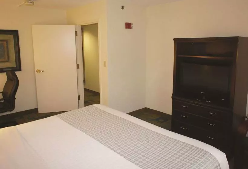 Отель La Quinta By Wyndham Boston Somerville