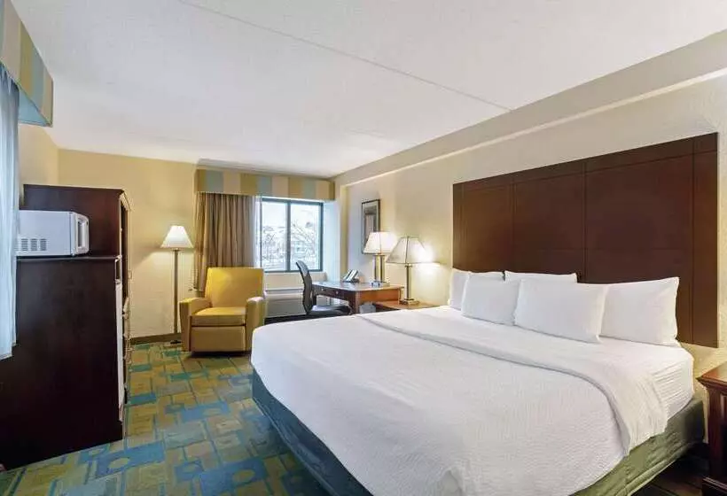 Отель La Quinta By Wyndham Boston Somerville