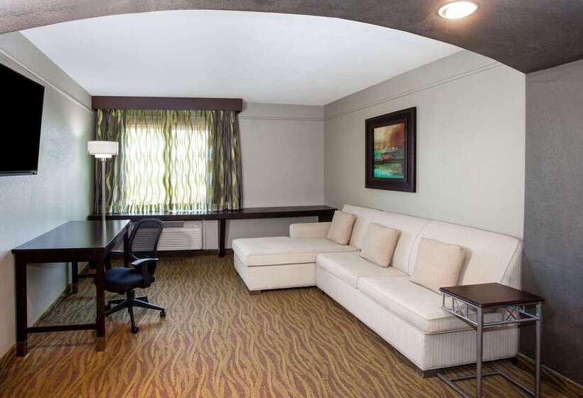 Hotelli La Quinta By Wyndham Laredo Airport