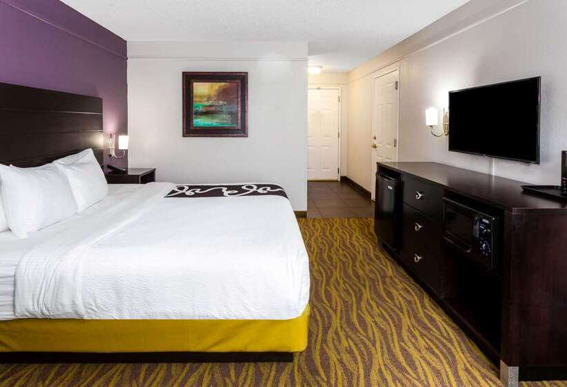 Hotelli La Quinta By Wyndham Laredo Airport