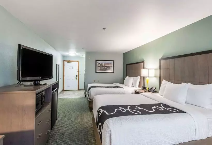 Отель La Quinta By Wyndham Newport