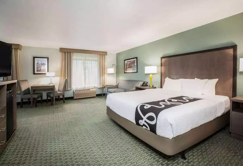 Отель La Quinta By Wyndham Newport