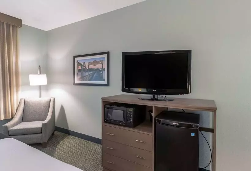 Отель La Quinta By Wyndham Newport