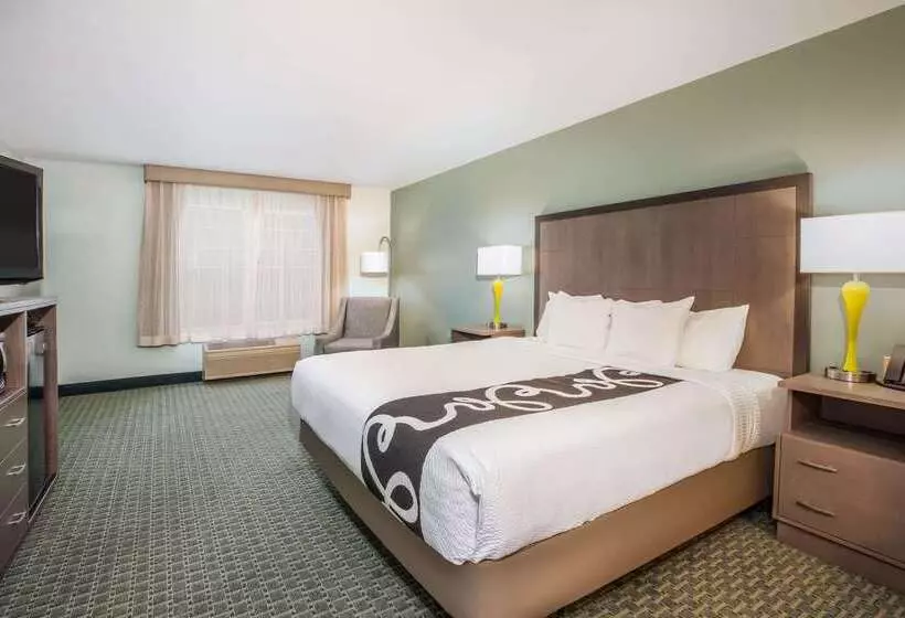 Отель La Quinta By Wyndham Newport