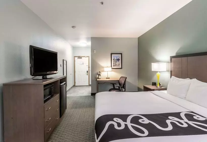 Отель La Quinta By Wyndham Newport