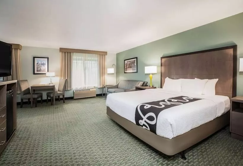 Отель La Quinta By Wyndham Newport