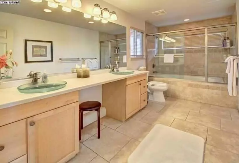 هتل Maui Garden Oasis