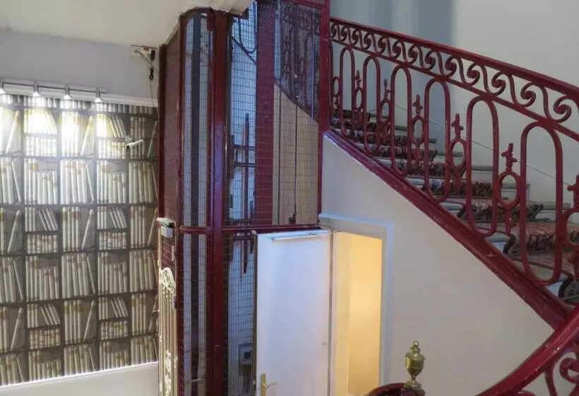 ホテル Montpensier