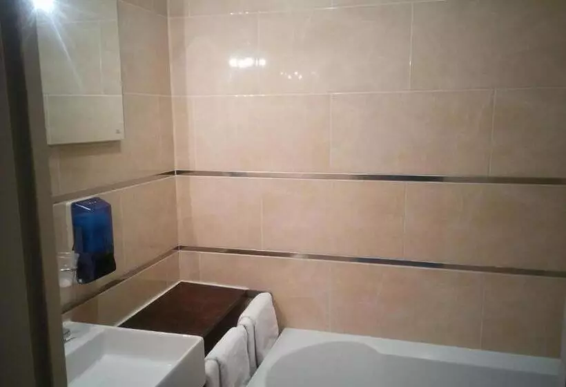 ホテル Montpensier