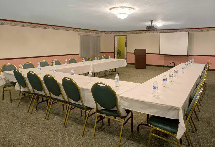 فندق Knights Inn Mt. Gilead