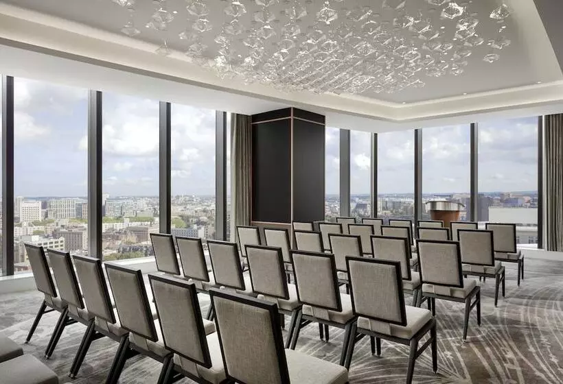 בית מלון כפרי Raffles Boston