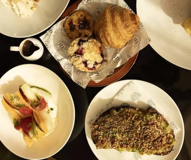 בית מלון כפרי Raffles Boston