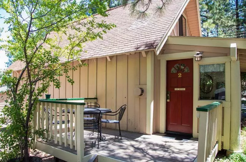 هتل Sleepy Forest Cottages