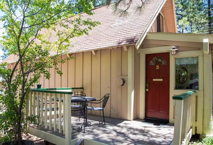 هتل Sleepy Forest Cottages