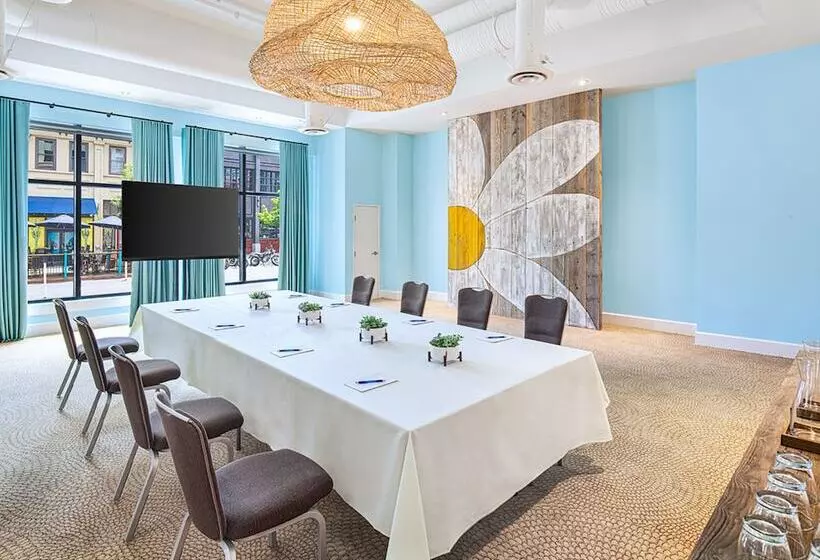 Margaritaville Hotel San Diego Gaslamp Quarter