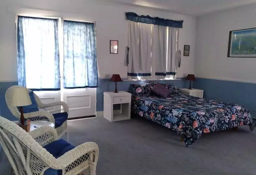 هتل The Inn At Penn Cove