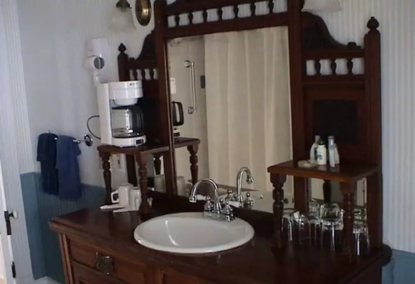 هتل The Inn At Penn Cove