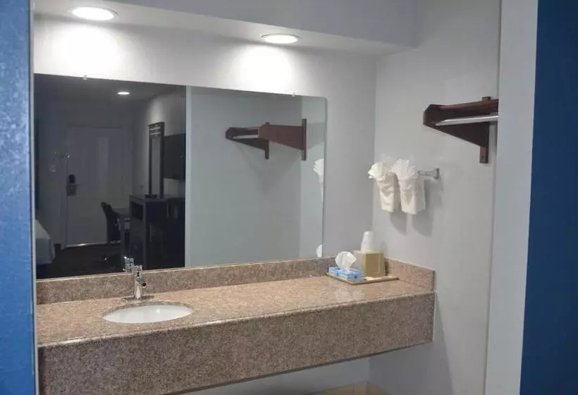 فندق Travelers Inn