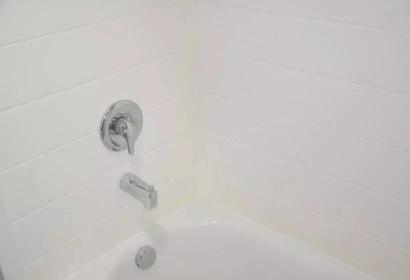 فندق Travelers Inn