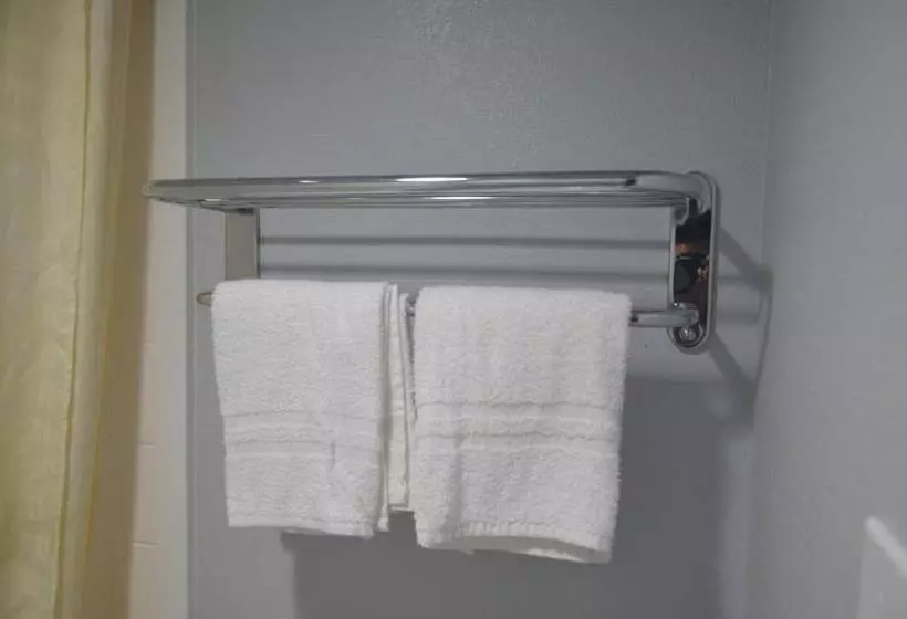 فندق Travelers Inn