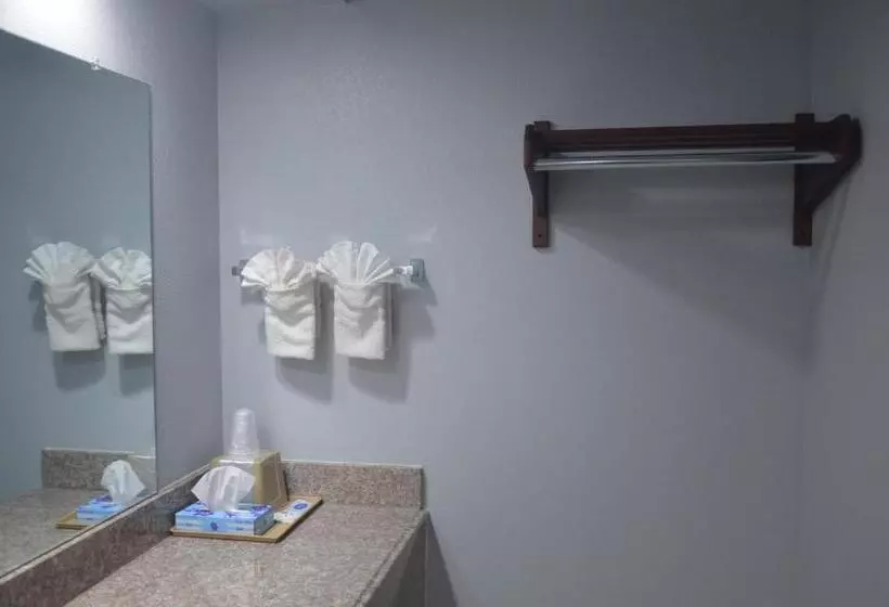 فندق Travelers Inn