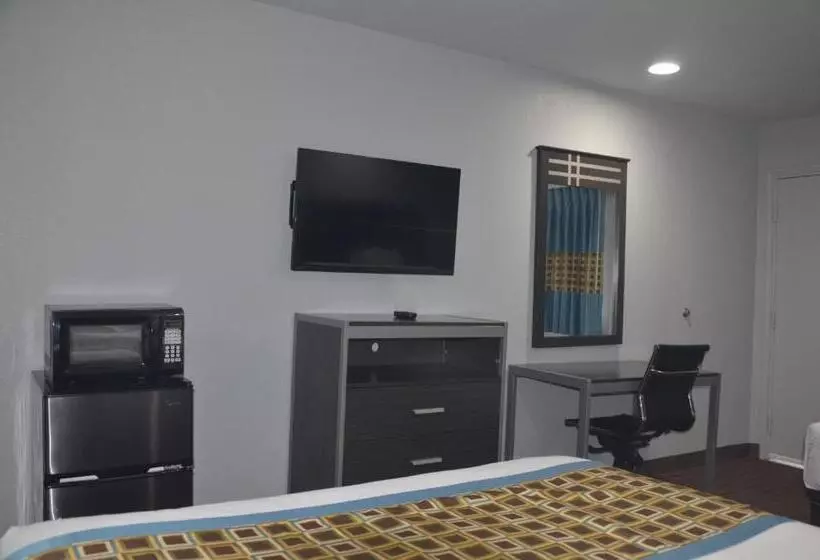 فندق Travelers Inn