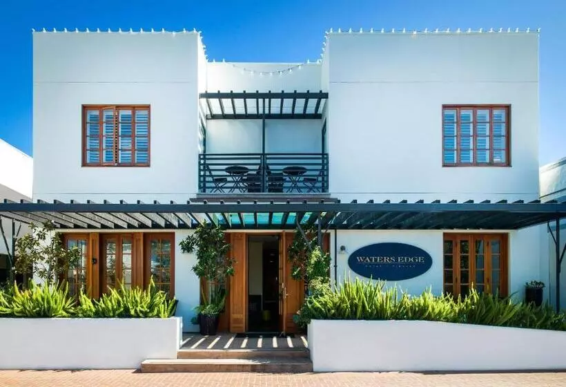 فندق Waters Edge
