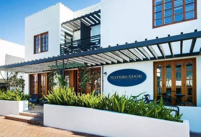 فندق Waters Edge