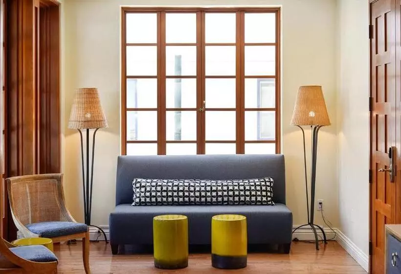 فندق Waters Edge