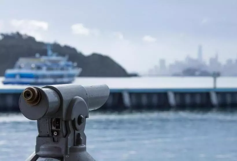 فندق Waters Edge