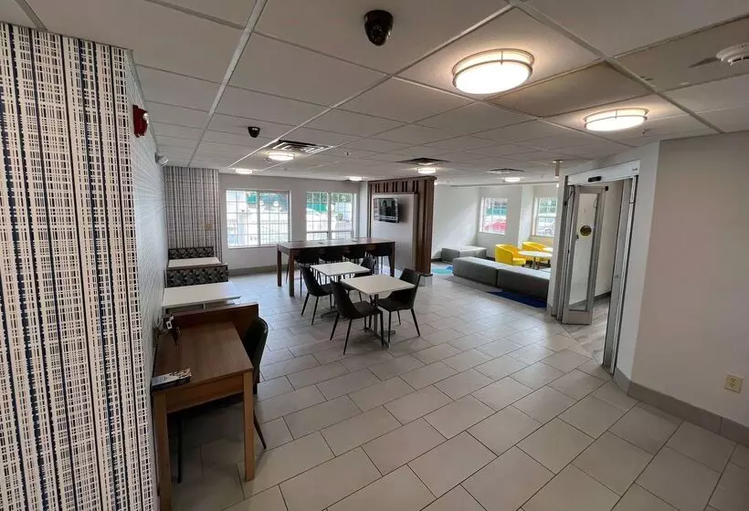 Microtel Inn & Suites By Wyndham Charlotte/northlake