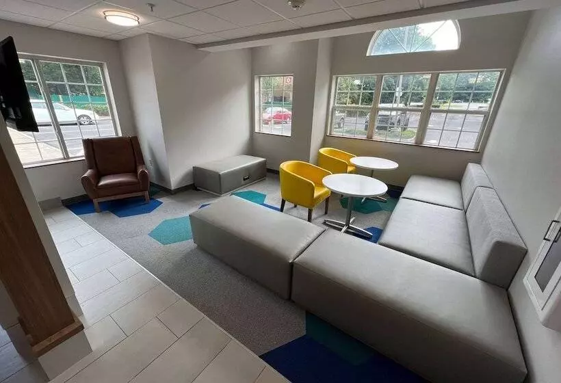 Microtel Inn & Suites By Wyndham Charlotte/northlake