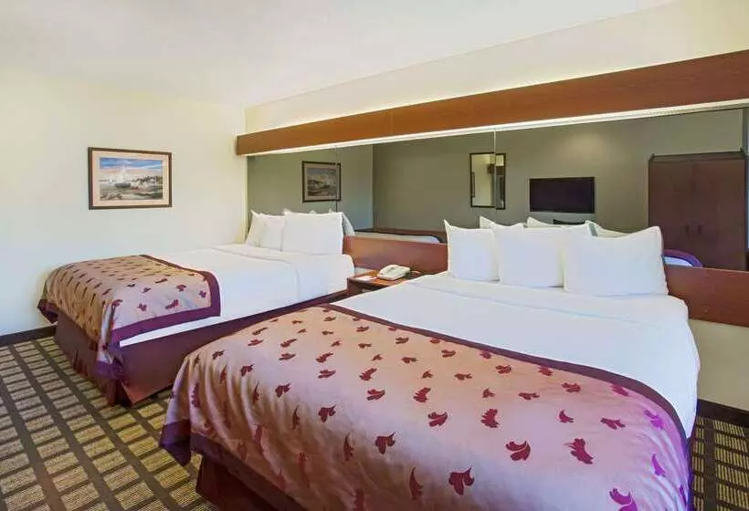 Microtel Inn & Suites By Wyndham Holland